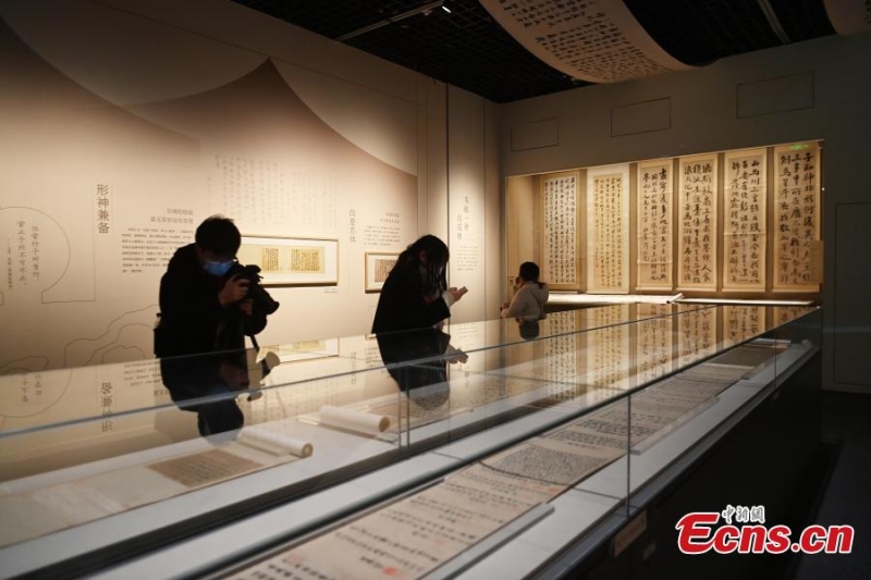 Αυθεντικ? αριστουργ?ματα τη? αρχα?α? εμβληματικ?? φιγο?ρα? του Σου Σι εκτ?θενται στο Μουσε?ο του Σετσου?ν