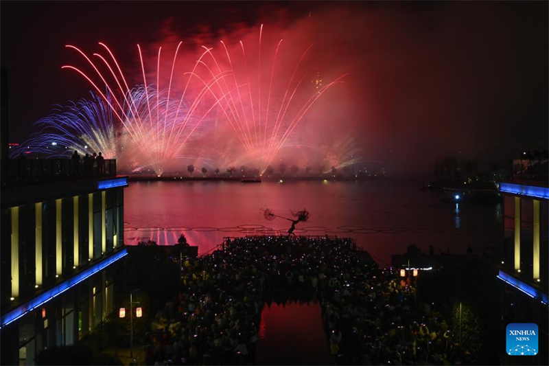Οι Κιν?ζοι γιορτ?ζουν το Φεστιβ?λ των Φαναρι?ν