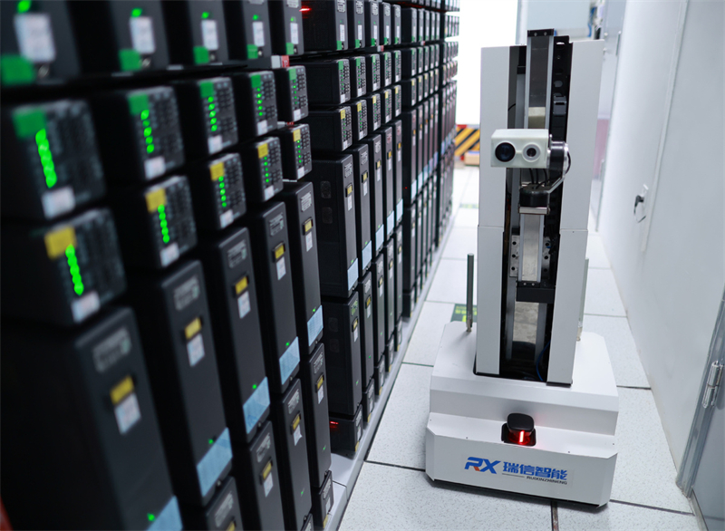 ?να ?ξυπνο ρομπ?τ πραγματοποιε? ?ξυπνη επιθε?ρηση σε ?να μηχανοστ?σιο, 7 Φεβρουαρ?ου του 2023. [Φωτογραφ?α/Xinhua]