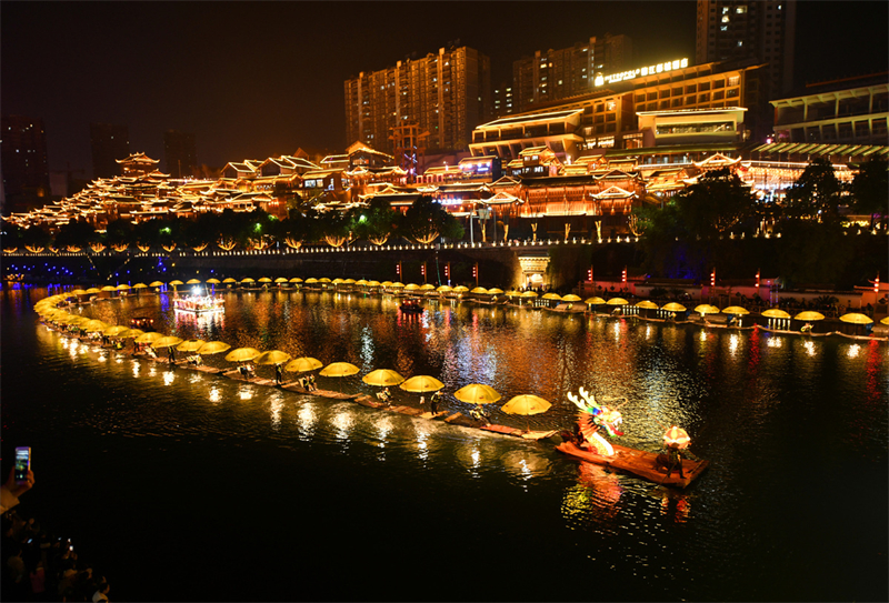 Η οικονομ?α τη? ν?χτα? αναζωογονε? την κομητε?α Χουανν?ν