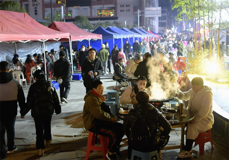 Η οικονομ?α τη? ν?χτα? αναζωογονε? την κομητε?α Χουανν?ν