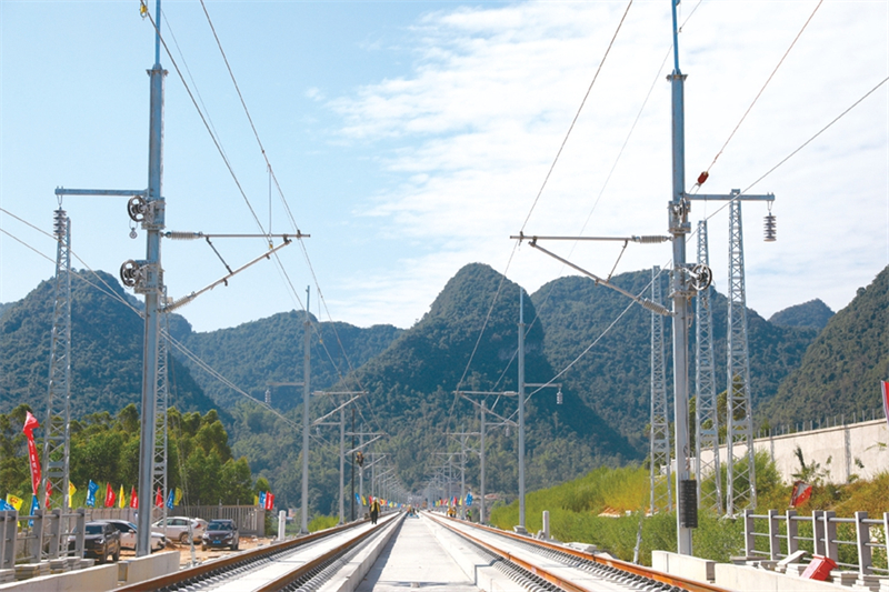 Ο σιδηρ?δρομο? υψηλ?? ταχ?τητα? του Γκου??γιανγκ-Ν?νινγκ βρ?σκεται υπ? κατασκευ?. (Φωτογραφ?α: Xinhua / Mo Xiaobin)