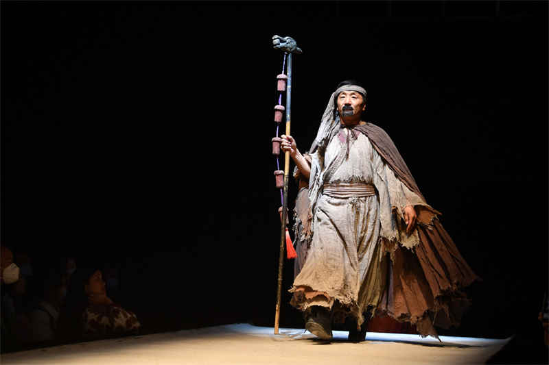 Πολιτιστικ? παρ?σταση για το Ντουνχου?νγκ φ?ρνει αν?καμψη του τουρισμο?