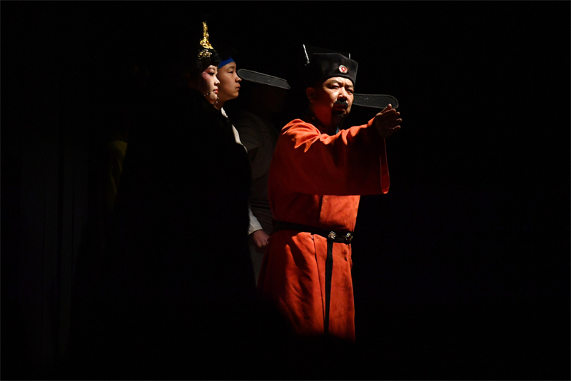 Πολιτιστικ? παρ?σταση για το Ντουνχου?νγκ φ?ρνει αν?καμψη του τουρισμο?