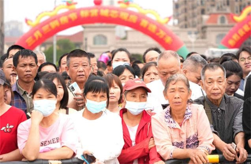 Το εθνοτικ? στυλ παρουσι?στηκε σε ?λο του το μεγαλε?ο στο Φεστιβ?λ τη? 3η? Μαρτ?ου ?Σανγιου?σαν? στην περιοχ? Γουμ?νγκ τη? νοτιοδυτικ?? Κ?να?