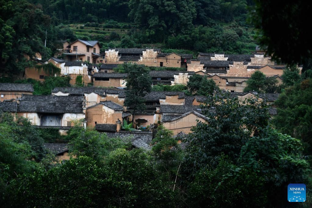 Το Τζετζι?νγκ καταβ?λλει μεγ?λε? προσπ?θειε? για την προστασ?α του φυσικο? περιβ?λλοντο? και παραδοσιακο? πολιτισμο?