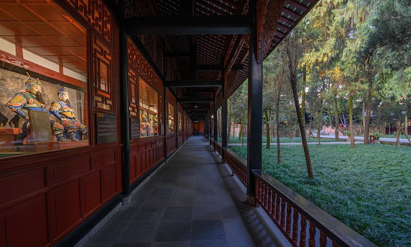 Η οδ?? Τζινλ? στο Τσενγκντο? σφ?ζει απ? ζωντ?νια