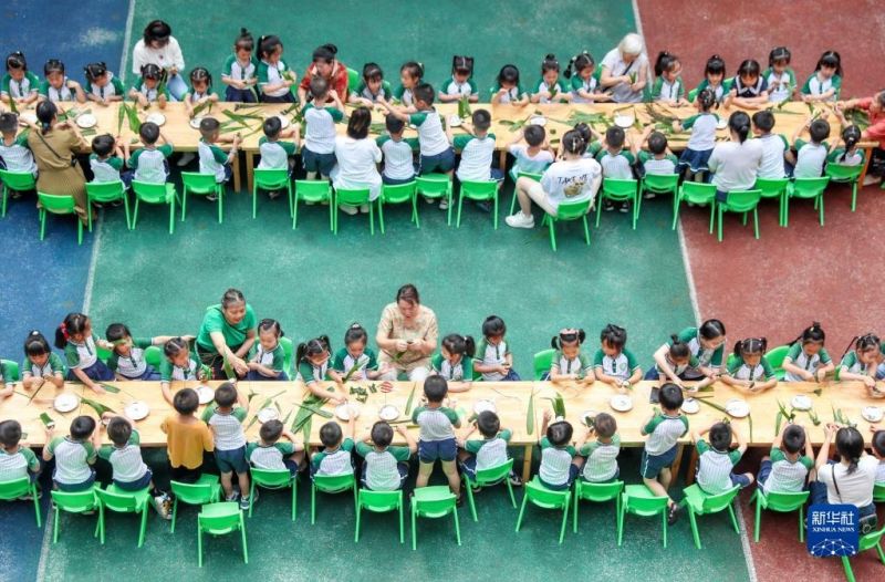 Ζυμαρικ? φτιαγμ?να σε ?λη την Κ?να για το Φεστιβ?λ του Σκ?φου? του Δρ?κου