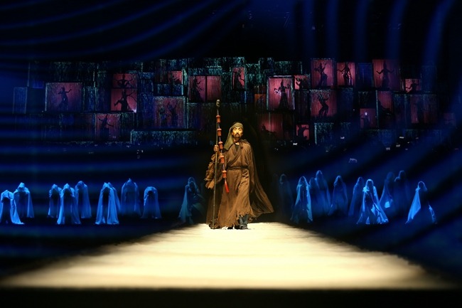 Χ?λια χρ?νια με μια ματι?, στο Ντουνχου?νγκ ε?δα το