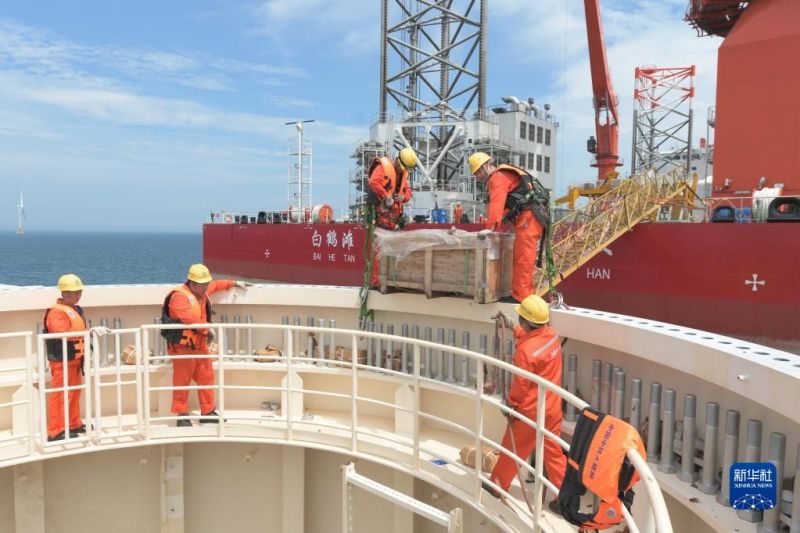 Η Κ?να ξεκιν? την εγκατ?σταση γιγαντια?α? ανεμογενν?τρια?