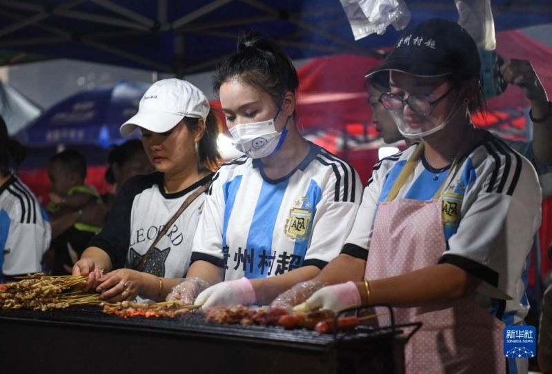 Το πρωτ?θλημα ποδοσφα?ρου ?Σο?περ Λ?γκ Χωρι?ν??τη? π?λη? Γκουαντζ?ου προωθε? την οικονομ?α