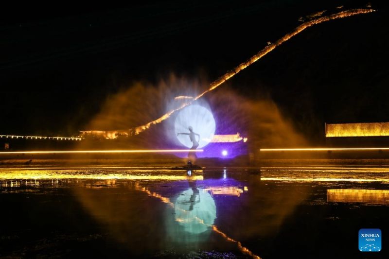 Καλοκα?ρι με φωτισμ?νε? βραδι?? στο Σινικ? Τε?χο? Τζιουμενκ?ου