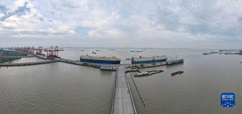 Ενα?ρια ?ποψη του λιμανιο? Χα?τ?νγκ,τερματικ? σταθμ? αυτοκιν?των στην περιχοχ? Γουα?γκαοτσι?ο τη? Σαγκ?η?, στι? 9 Ιουλ?ου. (Φωτογραφ?α/Fang Zhe)