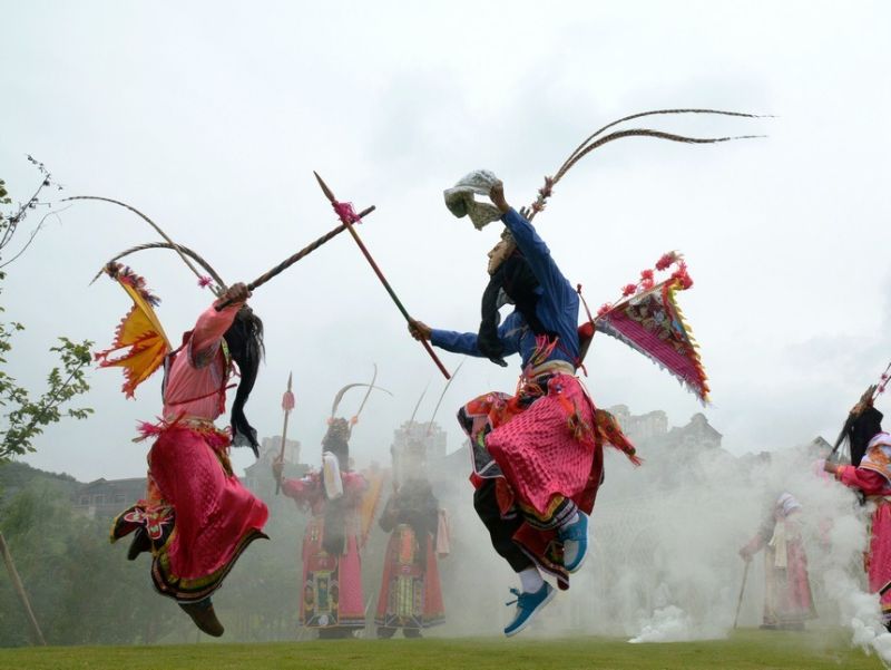 Τσινγκτζ?ν, Γκουε?τζ?ου: πρ?σινα βουν? και πρ?σινα νερ? κρ?βουν στο