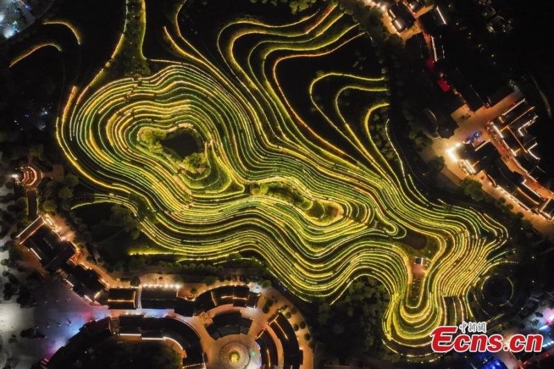 Αμ?τρητα φ?τα δε?χνουν την ομορφι? των αναβαθμ?δων στο Γκουιτζ?ου