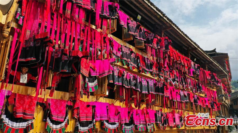 Ετ?σιο Φεστιβ?λ... Στεγν?ματο? Ρο?χων στο Γκουανσ?