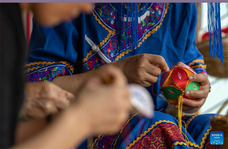 Τα κεντητ? αρωματικ? μπαλ?κια του Τζινγκσ?