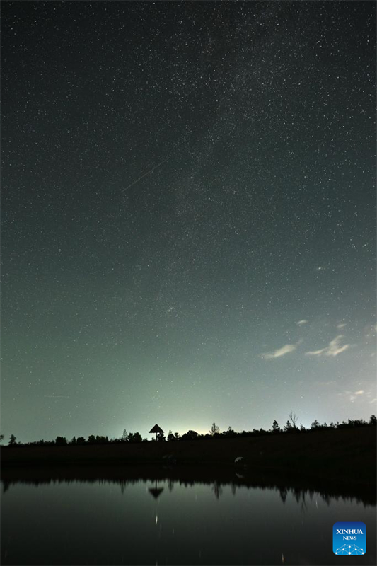 Οι Περσε?δε? π?νω απ? την Λ?μνη Χαμπ? στην ΒΔ Κ?να
