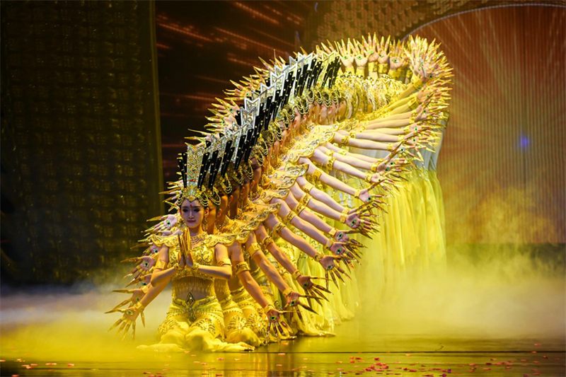 Συναρπαστικ?? παραστ?σει? φ?ρνουν στο κοιν? τον πολιτισμ? του Ντουνχου?νγκ