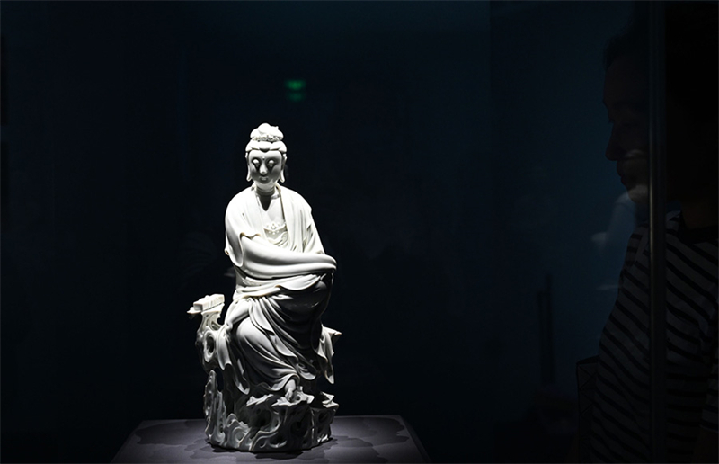 Η λευκ? πορσελ?νη Ντεχου? στο Εθνικ? Μουσε?ο τη? Κ?να?