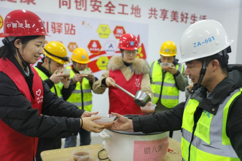 Πολ?τε??γι?ρτασαν το Φεστιβ?λ Λαμπ? σε ?λη την Κ?να