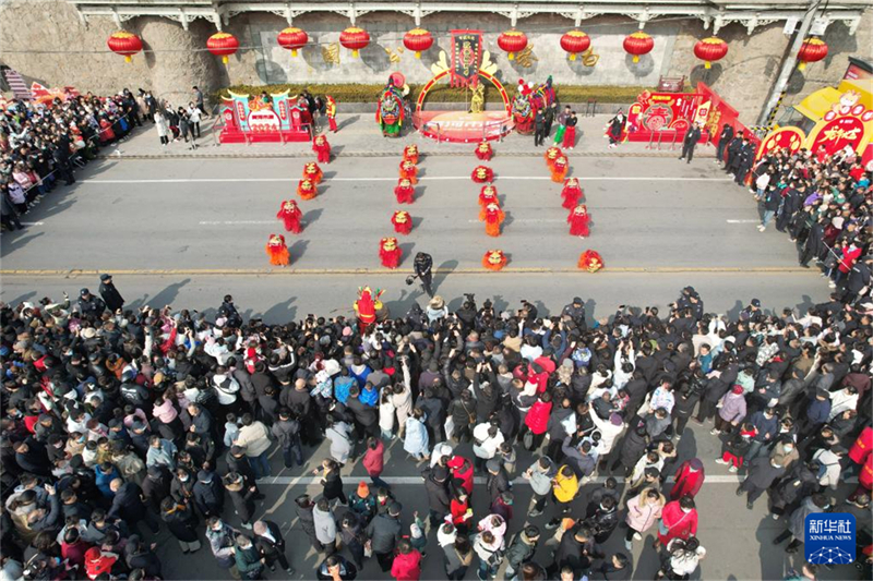 Επισκεφθε?τε την αγορ?, αγορ?στε πρωτοχρονι?τικα προ??ντα και υποδεχθε?τε το ν?ο ?το? με ζωντ?νια