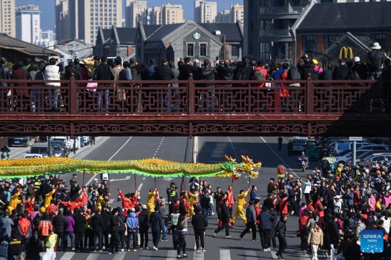 H Ημ?ρα Λονγκτα?τ?ου γιορτ?ζεται με μεγ?λη παρ?λαση στην π?λη Φενγκχου? τη? ανατολικ?? Κ?να?