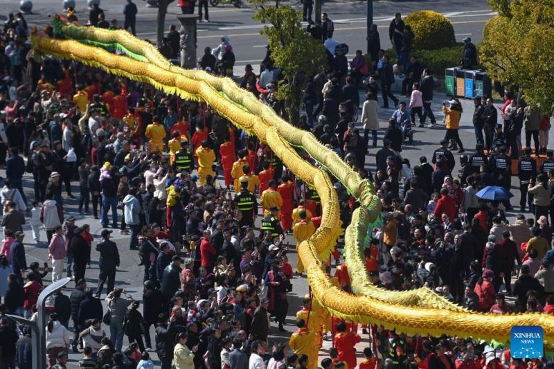 H Ημ?ρα Λονγκτα?τ?ου γιορτ?ζεται με μεγ?λη παρ?λαση στην π?λη Φενγκχου? τη? ανατολικ?? Κ?να?
