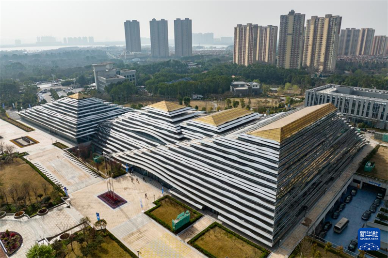 Επ?σκεψη στην κινεζικo-γαλλικ? π?λη οικολογικ?? επ?δειξη? τη? π?λη? Γουχ?ν