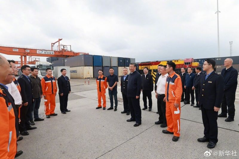 Ο Σι Τζινπ?νγκ επιθεωρε? την π?λη Τσονγκτσ?νγκ