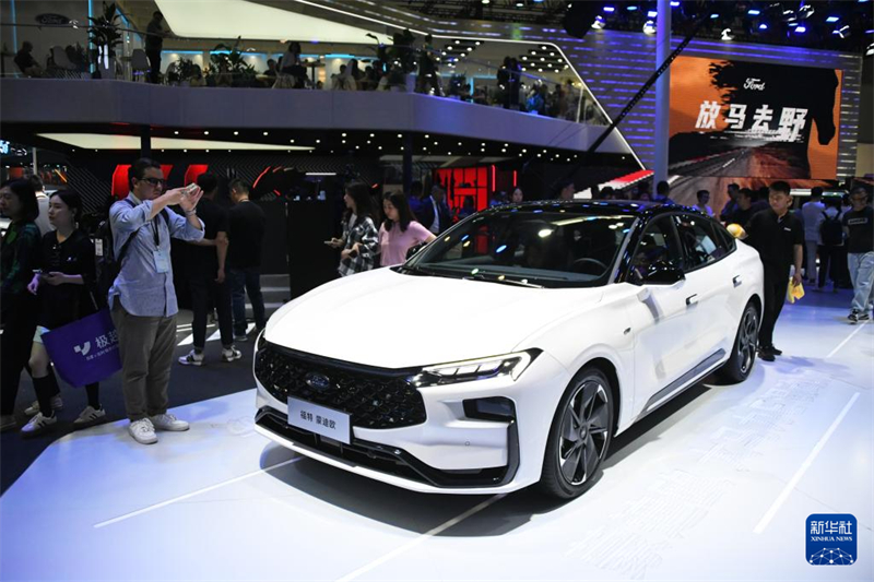 Ν?ε? τ?σει? στην αυτοκινητοβιομηχαν?α στην Διεθν? ?κθεση Αυτοκιν?του του Πεκ?νου για το 2024