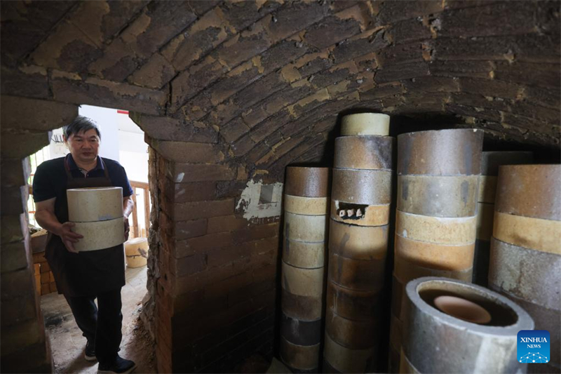 Παραγωγ? πορσελ?νη? σελαντ?ν στην π?λη Τσισ?