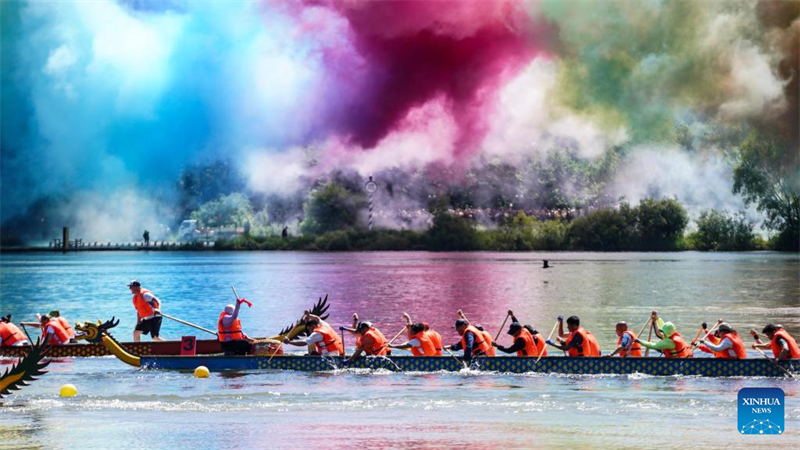 Αγ?νε? με β?ρκε? σε σχ?μα δρ?κου σε ?λη την Κ?να για το Φεστιβ?λ τη? Β?ρκα? του Δρ?κου