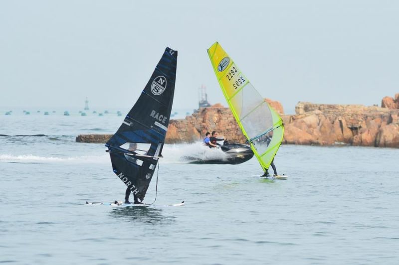 Ο τουρισμ?? στην π?λη Τσινγκντ?ο?αναζωπυρ?νεται τι? ζεστ?? μ?ρε? του καλοκαιριο?