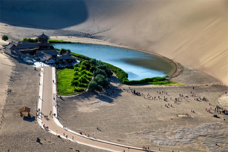 Αρμονικ? συν?παρξη νερο? και ?μμου στο Ντουνχου?νγκ