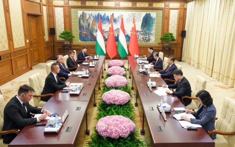 Ο Σι Τζινπ?νγκ συναντ? τον ?ρμπαν στο Πεκ?νο