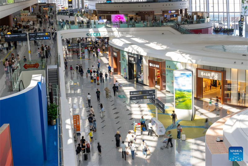 Οι ξ?νοι ταξιδι?τε? επωφελο?νται απ? τι? χαλαρ?? πολιτικ?? εισ?δου τη? Κ?να?