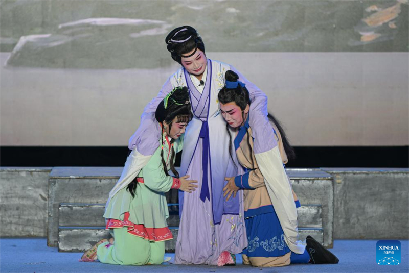 Παρ?σταση τη? ?περα? Τσι?νγκ στην επαρχ?α Χα?ν?ν