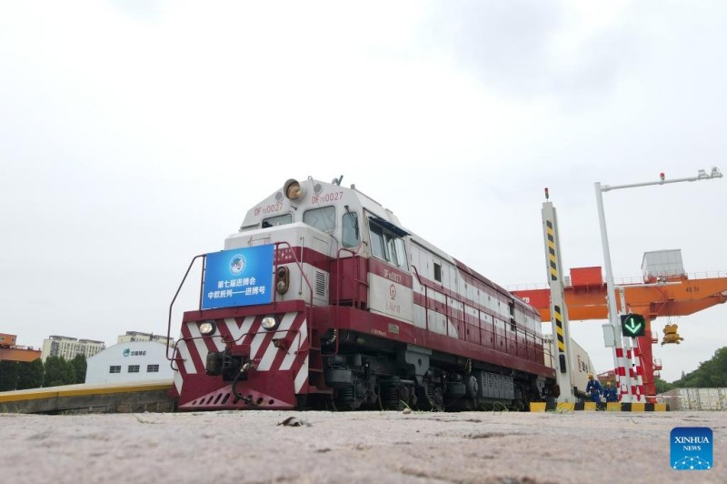 Κατ?φθασε το πρ?το φετιν? τρ?νο 