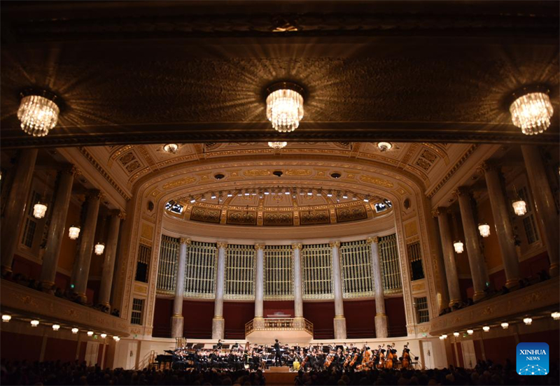 Η συμφωνικ? ορχ?στρα τη? Κ?να? εμφαν?ζεται στη Βι?ννη