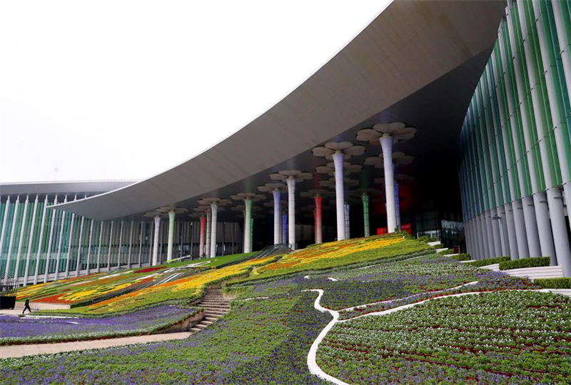 Αυτ? η φωτογραφ?α δε?χνει μια ?ποψη του Εθνικο? Κ?ντρου Εκθ?σεων και Συνεδρ?ων (Σαγκ?η), την κ?ρια τοποθεσ?α για την επερχ?μενη 7η Διεθν? ?κθεση Εισαγωγ?ν τη? Κ?να? (CIIE), στην ανατολικ? Κ?να, Σαγκ?η, 22 Οκτωβρ?ου 2024. Φωτογραφ?α: Xinhua