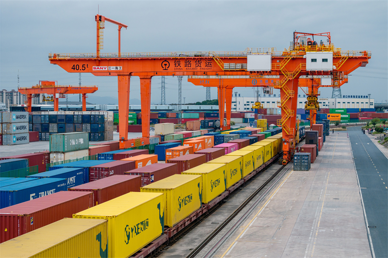 Η αμαξοστοιχ?α εξπρ?? Γιγο? Κ?να?-Ευρ?πη? γιορτ?ζει τη 10η επ?τειο