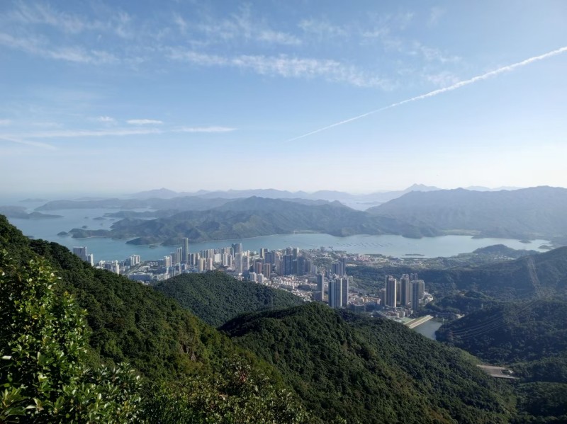 Τα φυσικ? θα?ματα και το τοπ?ο τη? π?λη? του βουνο? Γουτ?νγκ