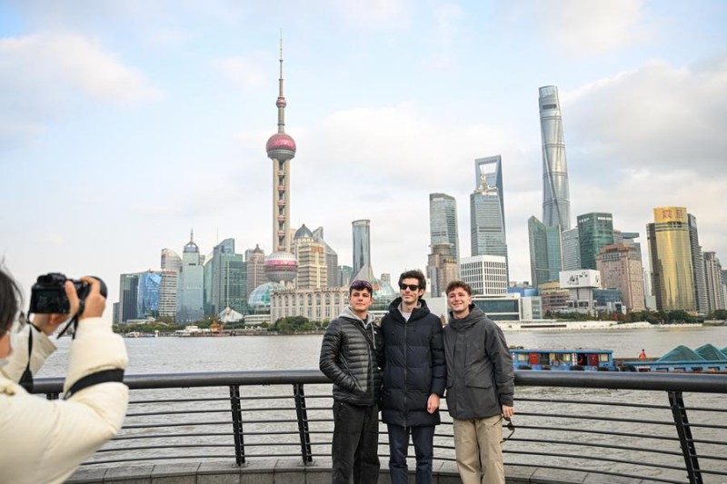 Ανθ?ζει η τουριστικ? βιομηχαν?α τη? Κ?να? μετ? την απ?φαση για ?νοιγμα στα ταξ?δια χωρ?? β?ζα