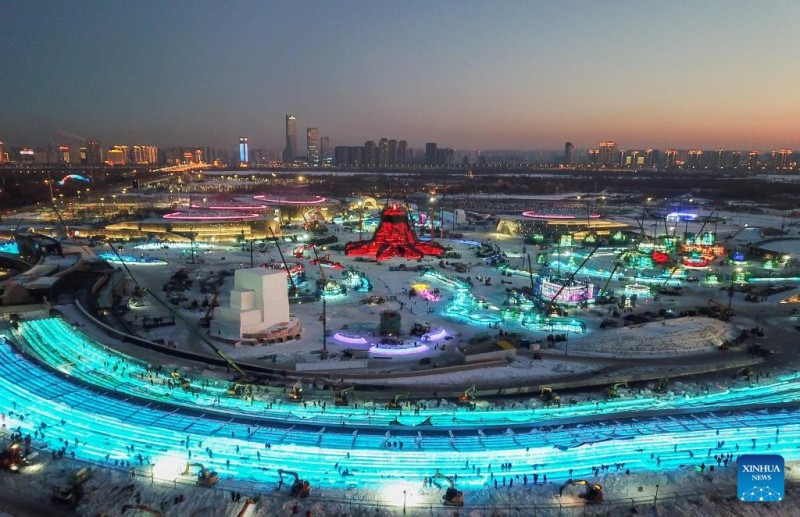 Οι εργασ?ε? στο κ?σμο του Π?γου στο Χαρμπ?ν τη? βορειοανατολικ?? ?Κ?να?