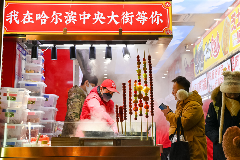 Η ?νυχτεριν? οικονομ?α? τη? Κεντρικ?? Οδο? στην π?λη Χαρμπ?ν ανθε?