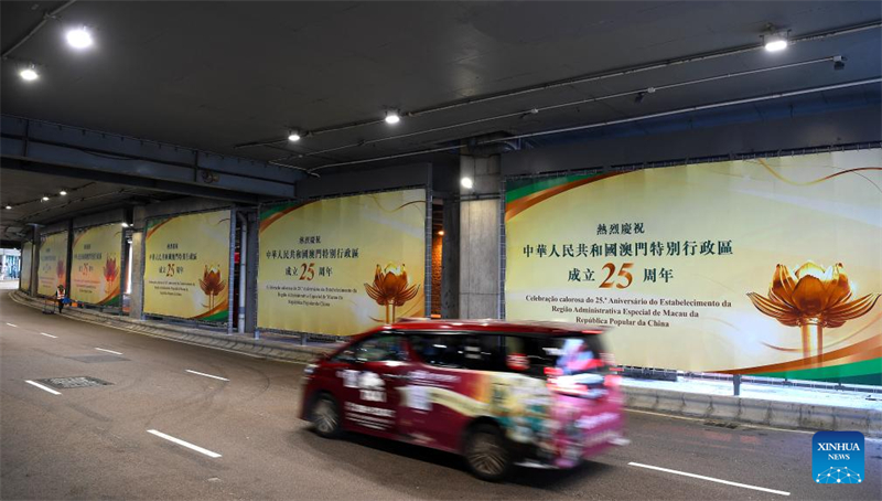 Το Μακ?ο στολ?ζεται για να γιορτ?σει τα 25 χρ?νια προσ?ρτησ?? του στη Κ?να