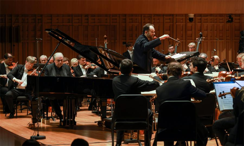 Η Φιλαρμονικ? Ορχ?στρα τη? Βι?ννη? δ?νει συναυλ?α στο Μ?γαρο Μουσικ?? του Σι?ν, στην επαρχ?α Σαανσ? τη? βορειοδυτικ?? Κ?να?, στι? 3 Νοεμβρ?ου 2024. Φωτογραφ?α: Xinhua