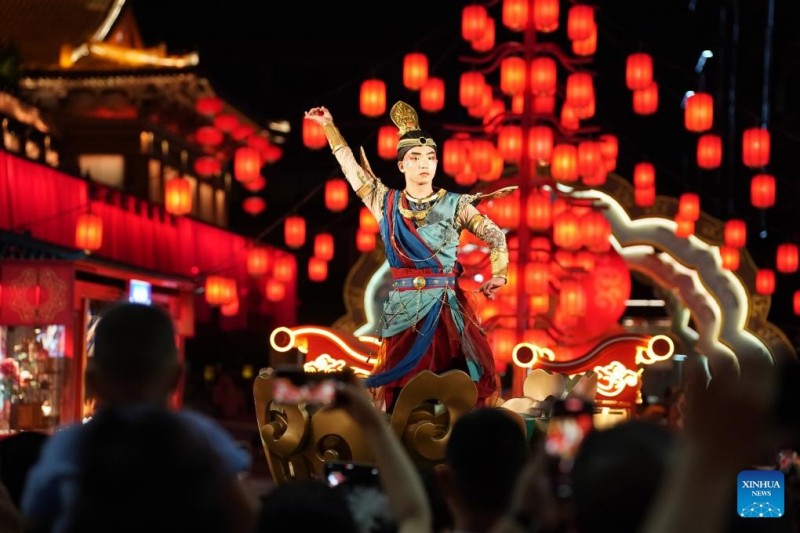 Η π?λη Σι’Αν, εκε? που η παρ?δοση συναντ? το σ?μερα