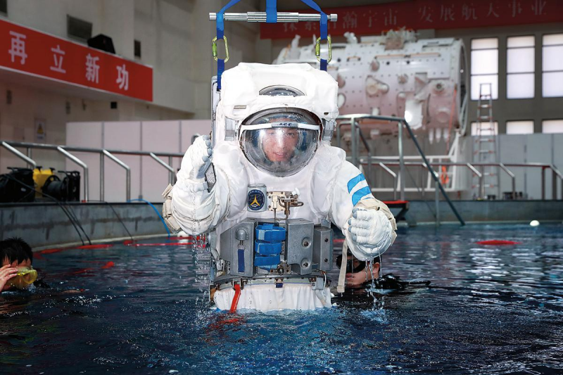 Ανασκ?πηση στι? φετιν?? Κινεζικ?? διαστημικ?? επιτυχ?ε?